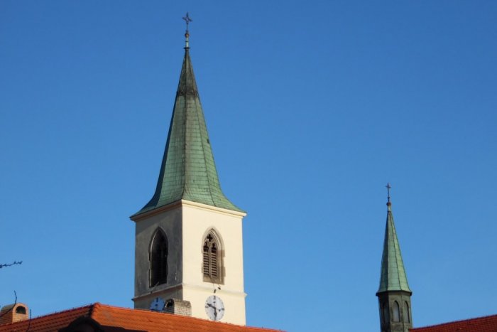 Ilustračný obrázok k článku Spustené je živé vysielanie svätých omší z farského kostola v Humennom