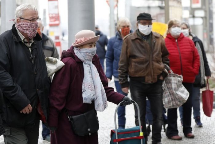 Ilustračný obrázok k článku Mesto sa rozhodlo pre ďalšiu pomoc seniorom: Rúška dostanú aj mladší ako 70 rokov