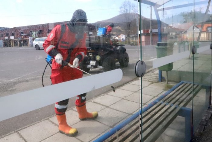 Ilustračný obrázok k článku V Trenčíne sa začalo s dezinfekciou verejných priestorov: Dôležité upozornenie!