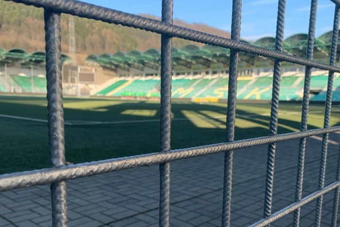 Ilustračný obrázok k článku Žilinský tím na KOLENÁCH: Futbalisti majú výpovede, klub mieri do likvidácie!