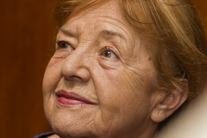 Ilustračný obrázok k článku Zomrela ikona slovenského filmu a divadla. Eva Krížiková († 85)