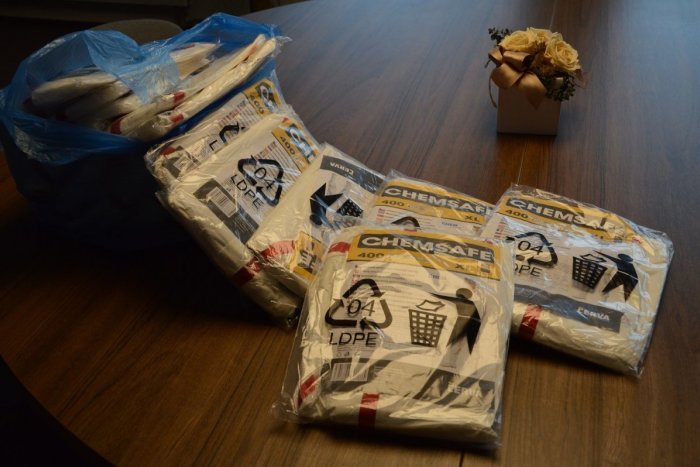 Ilustračný obrázok k článku Mestským policajtom pomôžu ochranné kombinézy: Vybavili nimi zásahové vozidlá