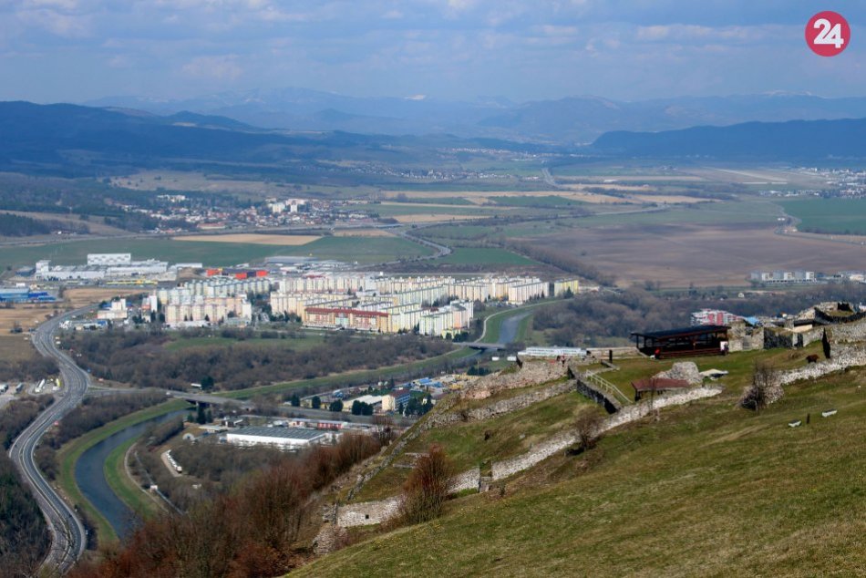 Ilustračný obrázok k článku Krása zachytená z výšky: Pokochajte sa jarnými výhľadmi z Pustého hradu, FOTO