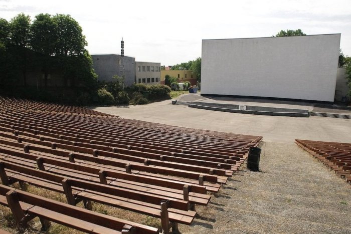 Ilustračný obrázok k článku Hotel v amfiteátri pripravujú na karanténne účely: V hre sú aj obytné kontajnery