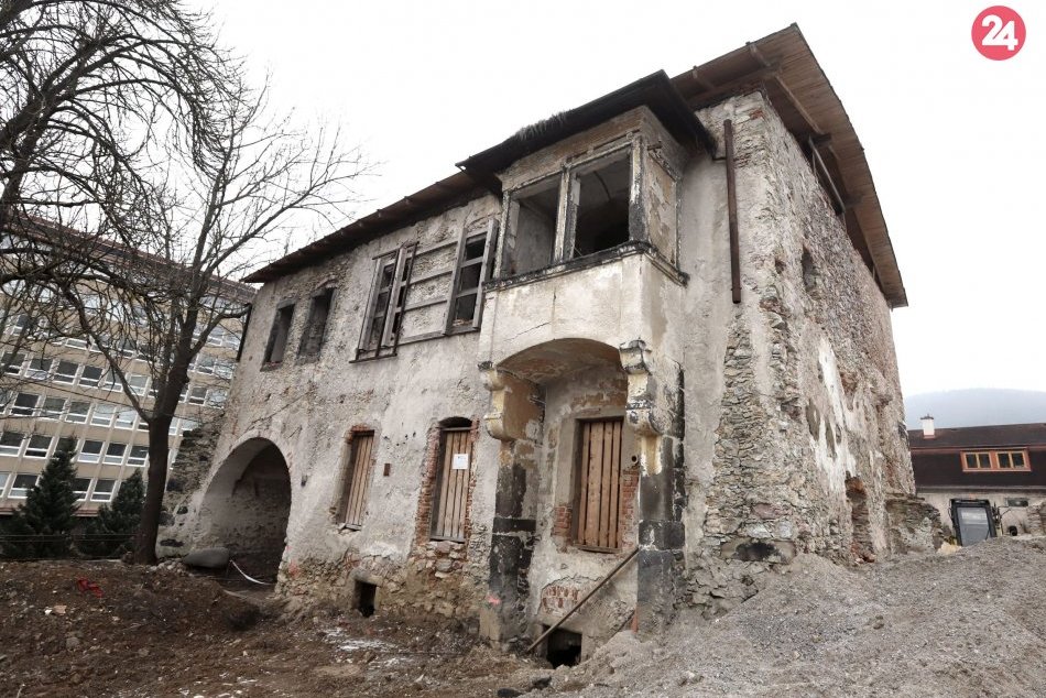 Ilustračný obrázok k článku Kaštieľ pod Urpínom pôsobí až strašidelne: Viete, aký chýr o ňom koluje? FOTO