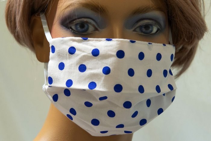 Ilustračný obrázok k článku Nikdy predtým nešili, no dali sa do práce: Žilinskí dobrovoľníci rozdali tisíce rúšok