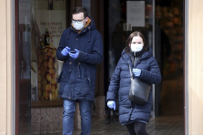 Ilustračný obrázok k článku COVID-19 zavrel ľuďom dvere do sveta. Vedci majú recept na šťastie počas pandémie