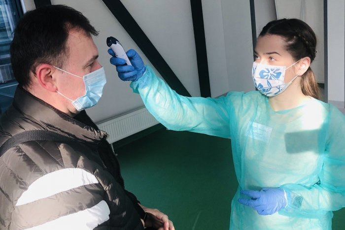 Ilustračný obrázok k článku V súkromnej nemocnici v Šaci pomáha aj dobrovoľníčka - medička Tatiana zo Sobraniec