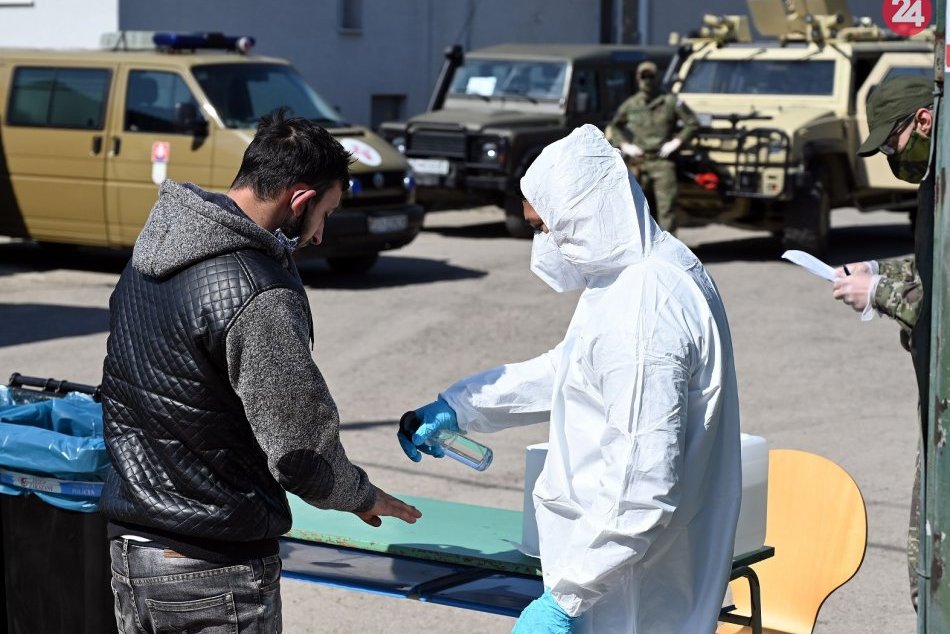 Ilustračný obrázok k článku Rómsku osadu na východe chcú pretestovať: Bytovky, v ktorej žijú sú v dezolátnom stave