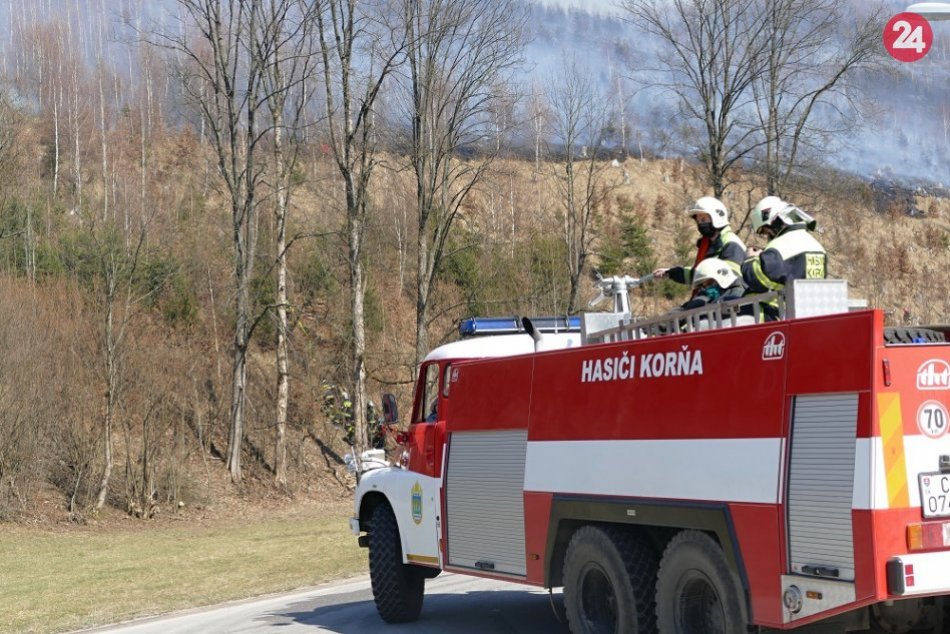 Ilustračný obrázok k článku Ťažký boj hasičov v Oščadnici: S plameňmi bojujú už takmer 24 hodín