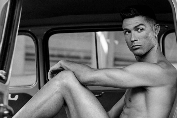 Ilustračný obrázok k článku Milé DÁMY, kochajte sa! A PÁNI? Prijmete Ronaldovu výzvu alebo záviďte, FOTO