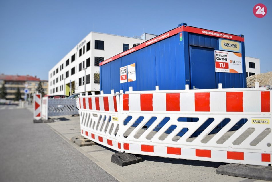 Ilustračný obrázok k článku Novinka pred michalovskou nemocnicou: Mobilné odberové miesto pre testovanie, FOTO
