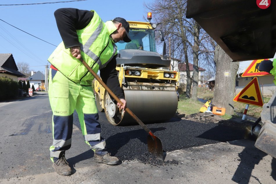 Ilustračný obrázok k článku Minister Doležal otvorene: Stav ciest v Banskobystrickom kraji je objektívne najhorší