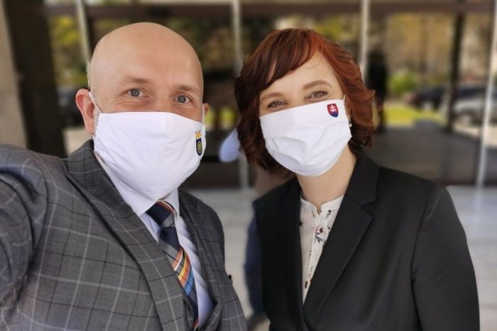 Ilustračný obrázok k článku Vyzerá to, že si sadli! Bročka sa stretol s Remišovou ohľadom eurofondov