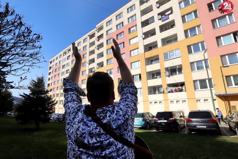 Ilustračný obrázok k článku V Nitre štartujú koncerty pod oknami: Hudobníci prídu na kúpalisko aj pred panelák