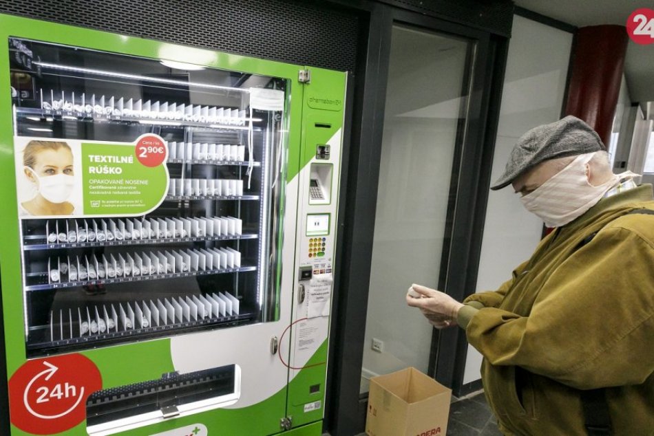 Ilustračný obrázok k článku Nemusíte šiť ani stáť v rade pred lekárňou: V Bratislave pribudol ďalší "rúškomat"