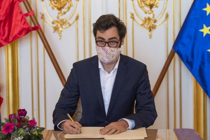 Ilustračný obrázok k článku Primátor sa vzdal svojho platu: Prispeje na boj proti koronavírusu v Nitre