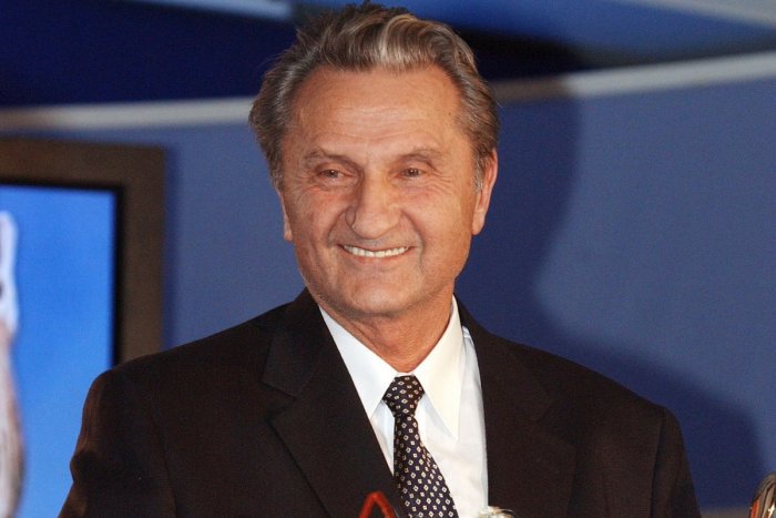 Ilustračný obrázok k článku Legenda je už rok v hokejovom nebi: Veľmi mi chýba, hovorí manželka Jána Staršieho