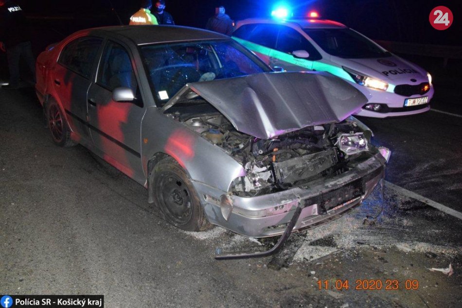 Ilustračný obrázok k článku Opitý muž vyvádzal na ceste: Hliadke nezastavil a potom nabúral, FOTO