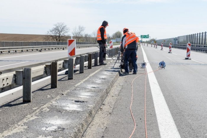 Ilustračný obrázok k článku Zmluva na výstavbu je PODPÍSANÁ: Pri Bystrici pribudne ďalší úsek R1