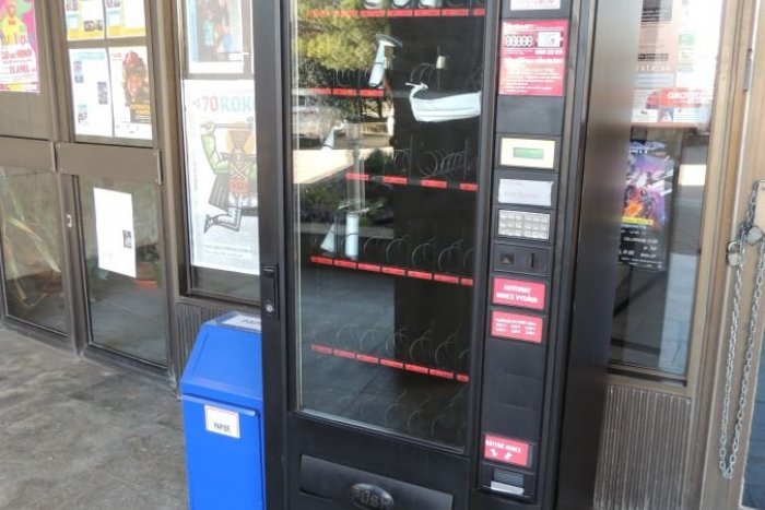 Ilustračný obrázok k článku Rúška zo žiarskych automatov idú na dračku: Jeden z nich je už takmer prázdny