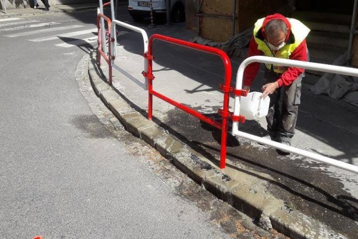 Ilustračný obrázok k článku Akej farby chcete zábradlia v Bratislave? Hlasujte!