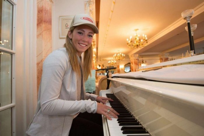 Ilustračný obrázok k článku Shiffrinová bude mať prvý koncert! Americká lyžiarka zaspieva lekárom