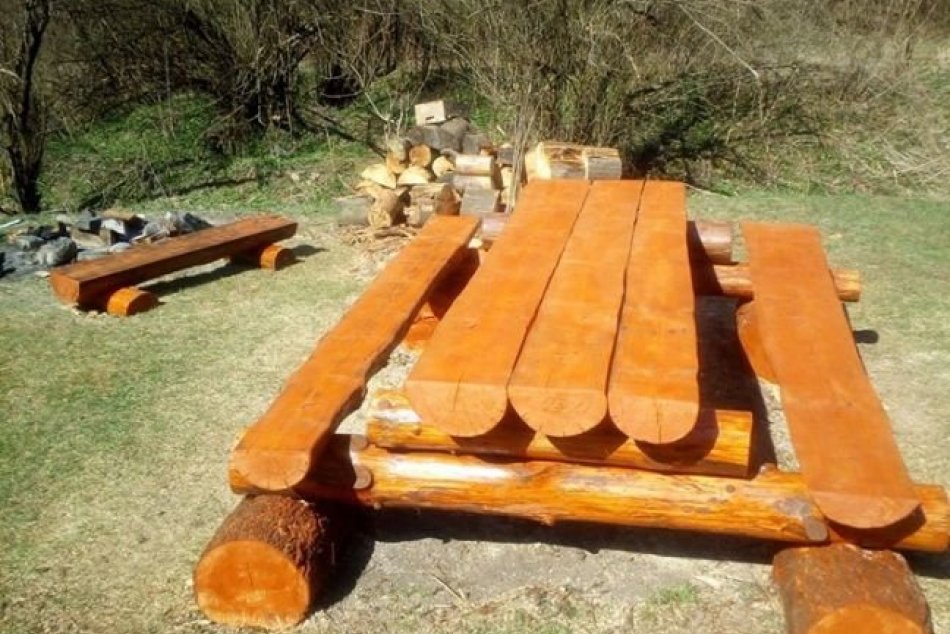 Ilustračný obrázok k článku Chystáte sa na piknik do prírody? V Sásovskej doline opravili stoly aj lavice, FOTO