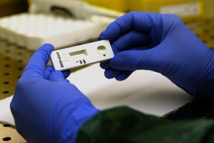 Ilustračný obrázok k článku Koronavírusu podľahol ďalší pacient, pribudlo 26 nových prípadov nákazy