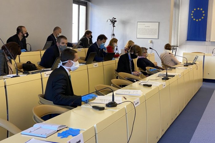 Ilustračný obrázok k článku Rokovanie zastupiteľstva naposledy prerušili: Mestskí poslanci ešte majú čo doháňať