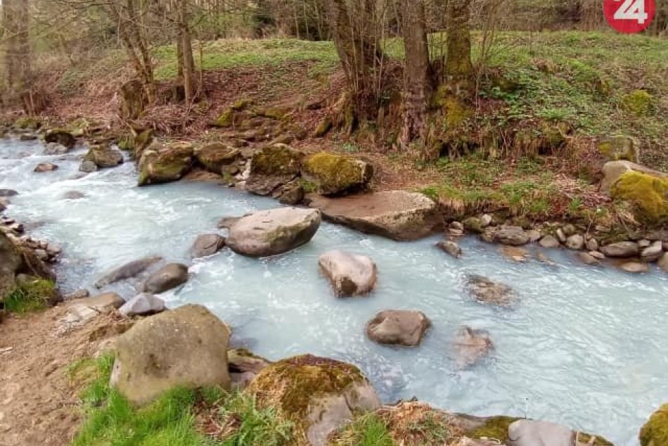 Ilustračný obrázok k článku Kuriózna udalosť na Podpoľaní: Do rieky vytieklo množstvo mlieka, FOTO