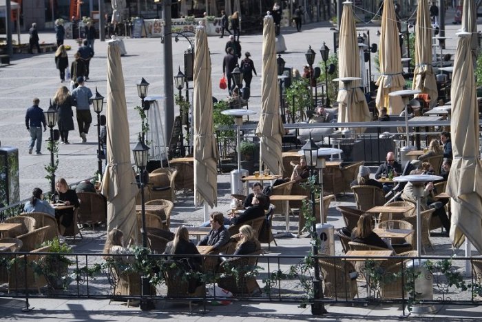 Ilustračný obrázok k článku PREHĽAD SLUŽIEB a otvorených prevádzok: Môžeme do krčiem, na terasy či k právnikovi?