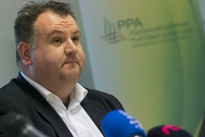 Ilustračný obrázok k článku Miliónový úplatok: Obvinili exšéfa PPA Kožucha a finančníka Slavie Capital Martina Kvietika