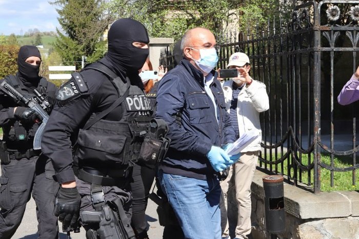 Ilustračný obrázok k článku Je rozhodnuté! Kajetán Kičura bude definitívne stíhaný väzobne