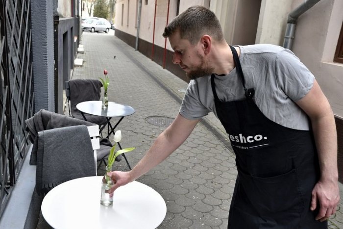 Ilustračný obrázok k článku O pomoc štátu sa môžu uchádzať ďalšie skupiny tých, ktorí stratili príjem