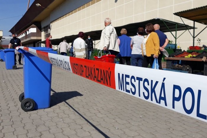 Ilustračný obrázok k článku Otvorili mestské trhovisko, počas prvého dňa prišlo vyše 1000 ľudí, GALÉRIA