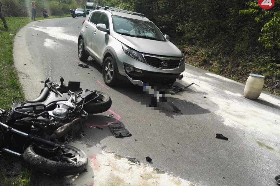 Ilustračný obrázok k článku Vrtuľník zasahoval pri Novej Bani: Vážna nehoda auta a motorky, FOTO