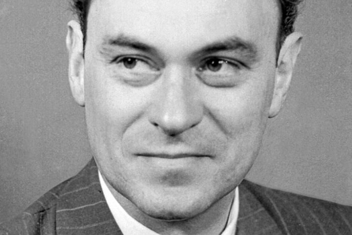 Ilustračný obrázok k článku Bystrický rodák priniesol posolstvo humánnosti: Od narodenia Karvaša uplynie 100 rokov