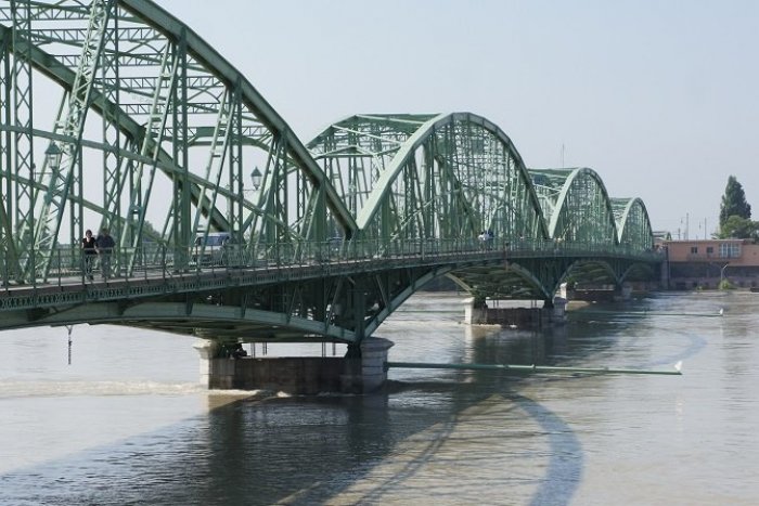 Ilustračný obrázok k článku SVET O SLOVENSKU: Matovičovej koštovke tlieskajú aj v Budapešti