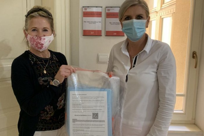 Ilustračný obrázok k článku Sú v prvej línii: Prešovské opatrovateľky dostanú ochranné štíty vďaka 3D tlačiarni