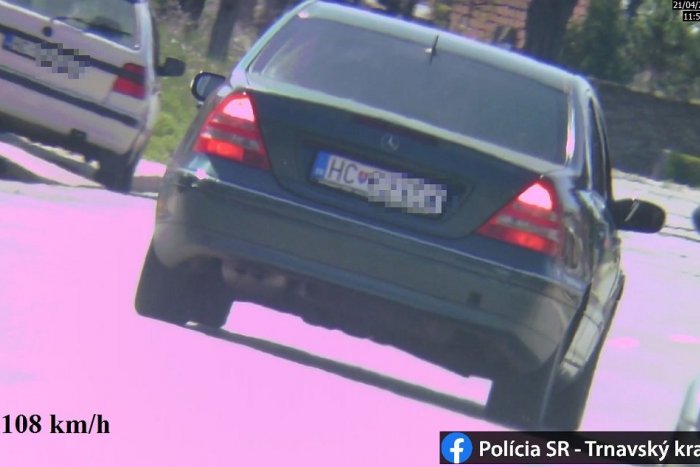 Ilustračný obrázok k článku Cestný pirát svišťal Šulekovom. Policajti si to všimli, náležite ocenia