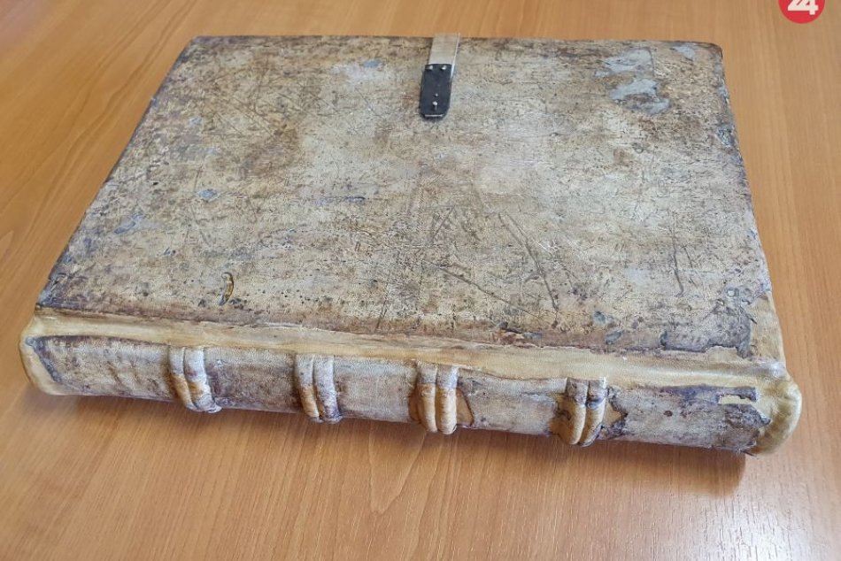 Ilustračný obrázok k článku Krádež ako z filmu: Vzácna alchymistická kniha zmizla, páchateľ si dal záležať na kópii