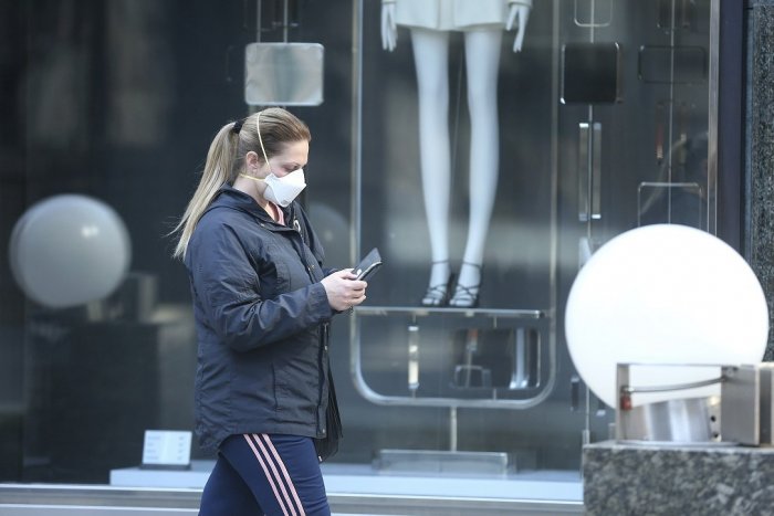 Ilustračný obrázok k článku Slováci majú silnejší pocit ohrozenia novým koronavírusom ako Rakúšania