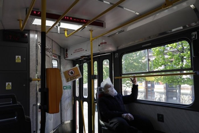 Ilustračný obrázok k článku SVET O SLOVENSKU: Česi porážajú strach z nákazy a otvárajú hranice