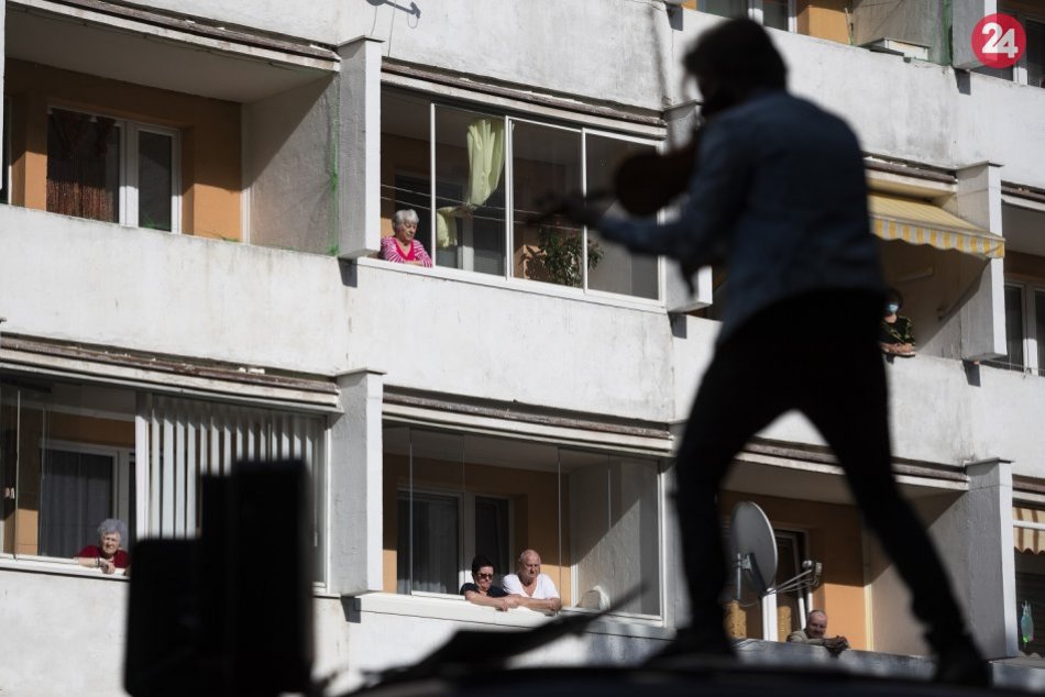 Ilustračný obrázok k článku Hudba pod oknami: Nenechajte si ujsť koncerty z dvorov slovenských sídlisk