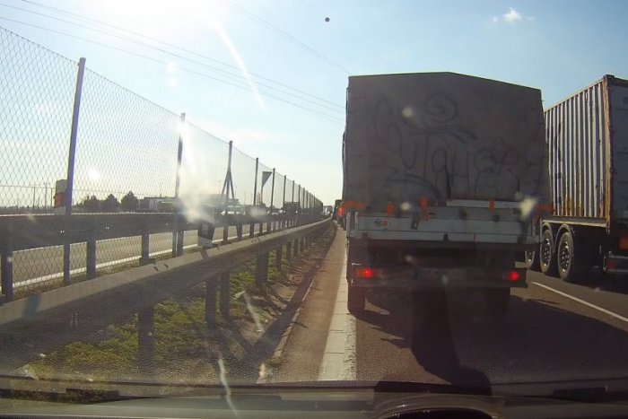 Ilustračný obrázok k článku Vážna nehoda na R1 v smere z Trnavy do Nitry: Zasahuje vrtuľník, cestu uzavreli