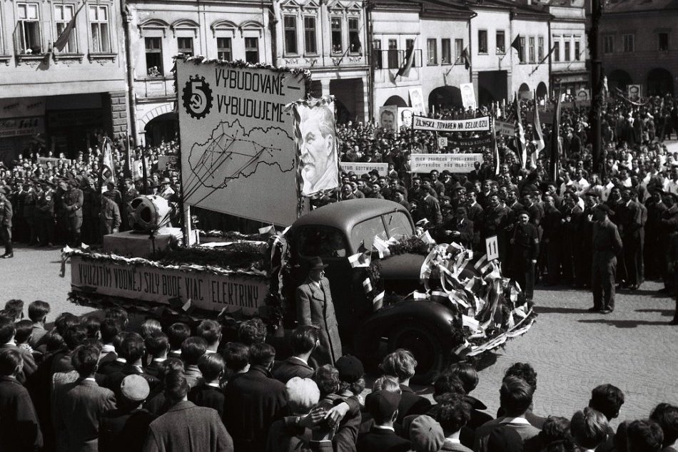 Ilustračný obrázok k článku Česť práci! Pamätáte na oslavné prvomájové časy?