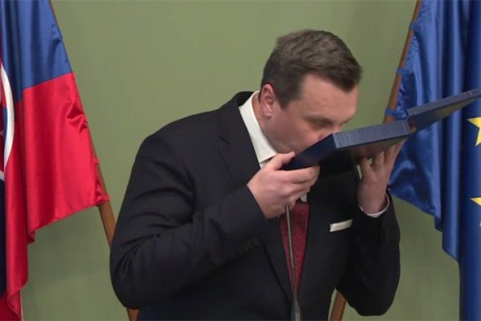 Ilustračný obrázok k článku Danko chce 3-mesačnú základnú vojenskú službu: Európa ZBUZNATELA, chlapci nevedia ani kotrmelec