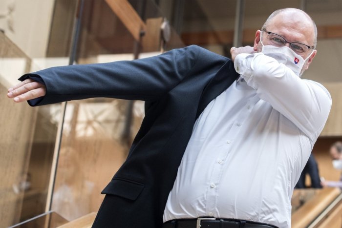 Ilustračný obrázok k článku Do sporu Chemes vs. Nexis Fibers zasiahlo ministerstvo hospodárstva: Trestné oznámenie!