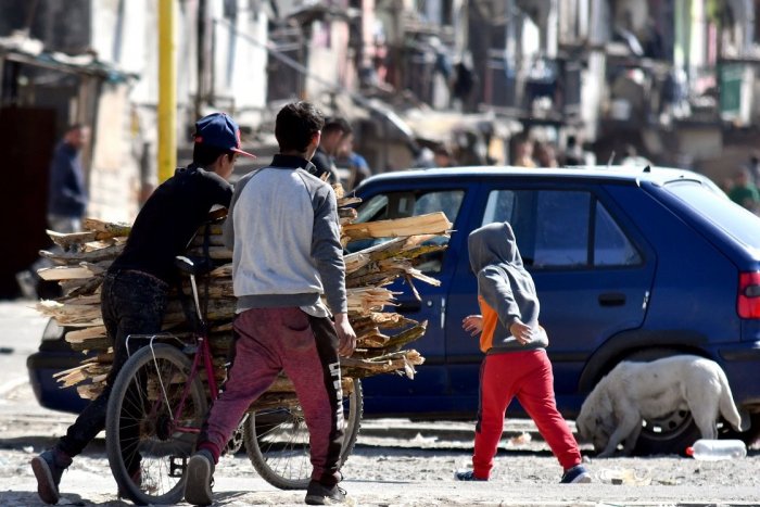 Ilustračný obrázok k článku Policajt mal zbiť päť detí v osade, prípad rieši inšpekcia ministerstva vnútra